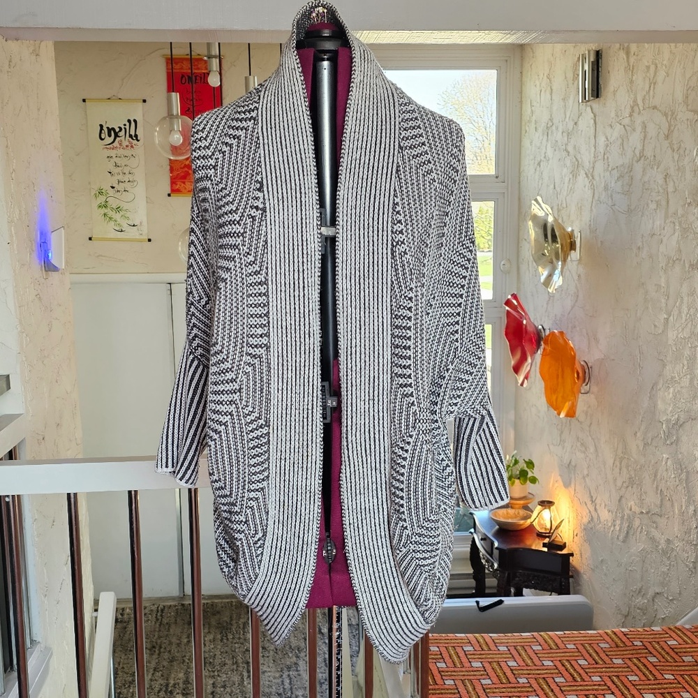 Aeropostale Cardigan in Gray & White